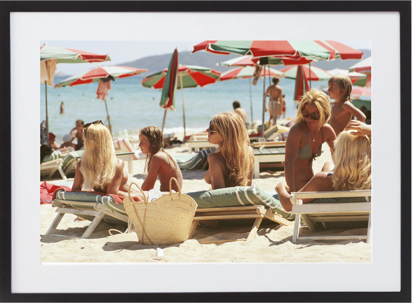 Saint-Tropez Topless Beach - 640 x 965, Black image